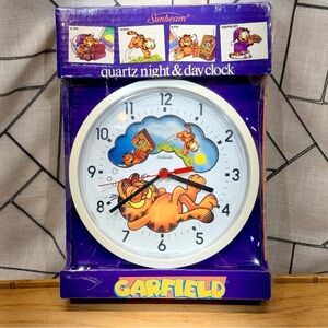 Vintage‎ Garfield Sunbeam Quartz Night/Day Analog Wall Clock NOS Sealed UNTESTED